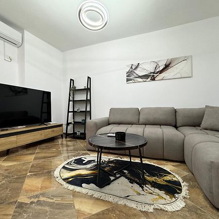 Luxury Apartments In City Center Durres Bagian luar foto