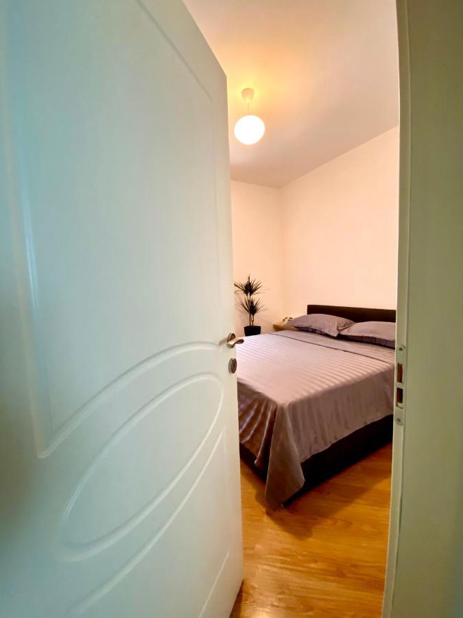 Luxury Apartments In City Center Durres Bagian luar foto