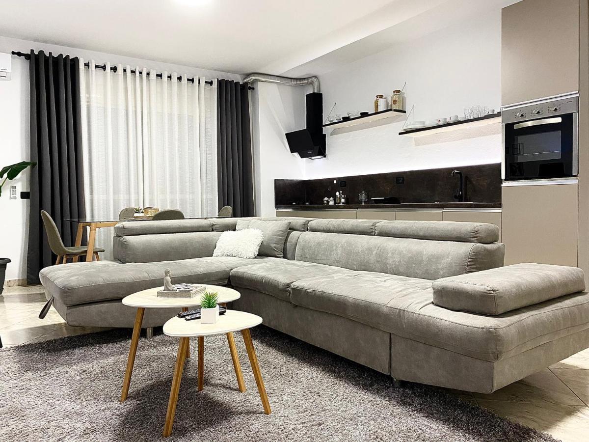 Luxury Apartments In City Center Durres Bagian luar foto