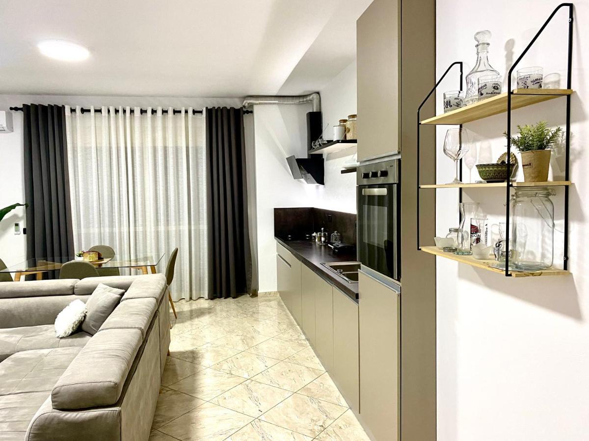 Luxury Apartments In City Center Durres Bagian luar foto