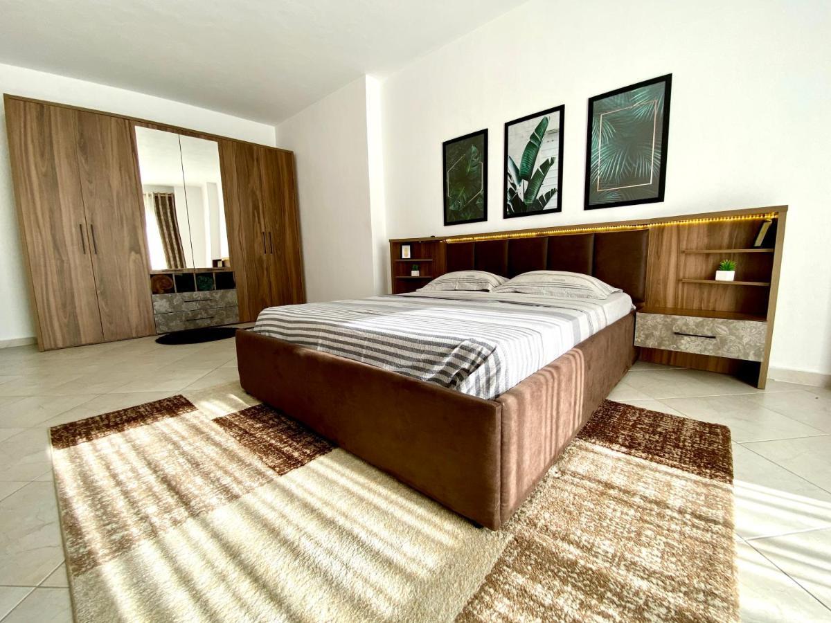 Luxury Apartments In City Center Durres Bagian luar foto