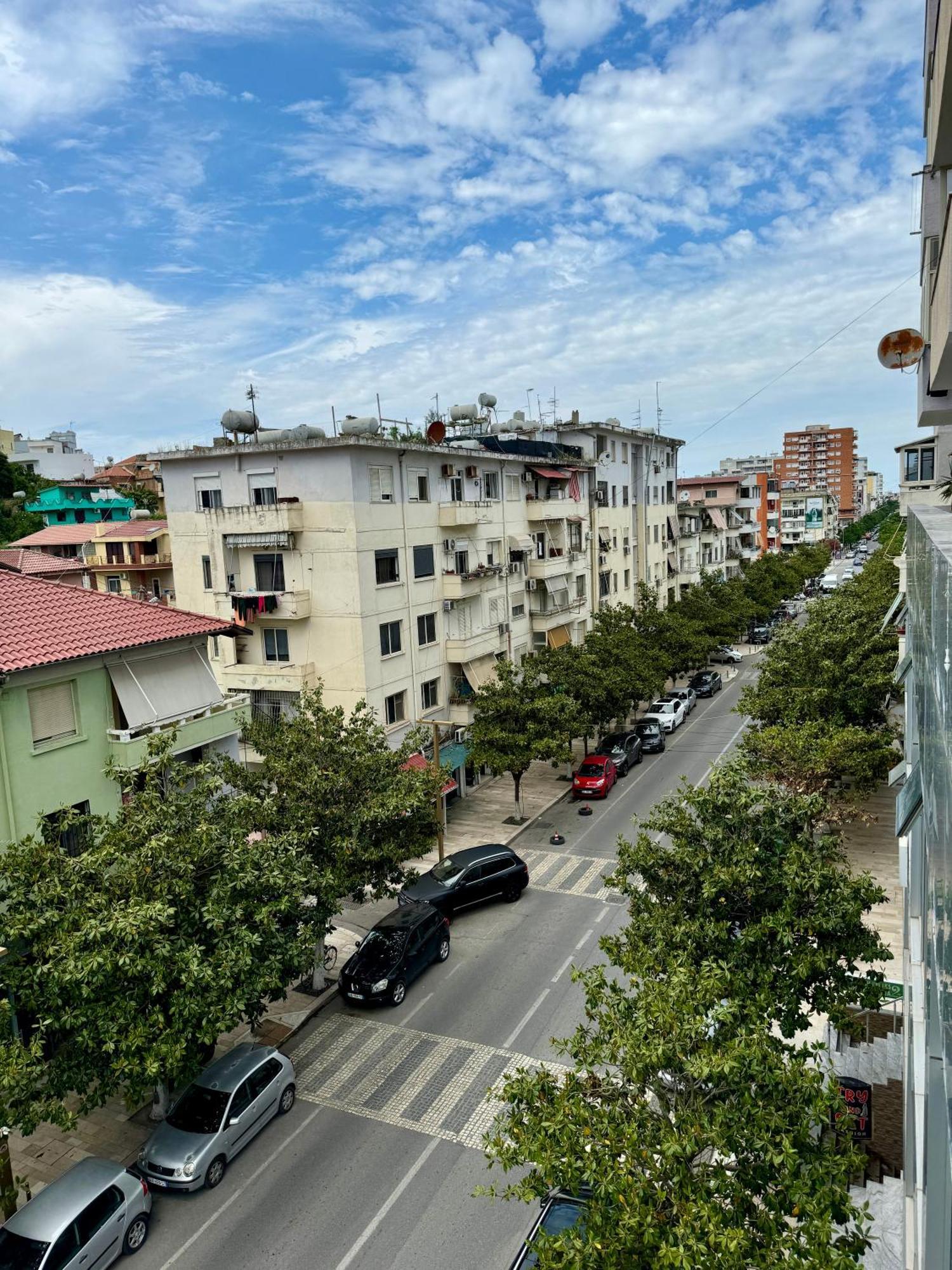 Luxury Apartments In City Center Durres Bagian luar foto